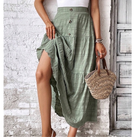 BNWT Boho Sage Green Button Detail Maxi Skirt - Picture 2 of 3